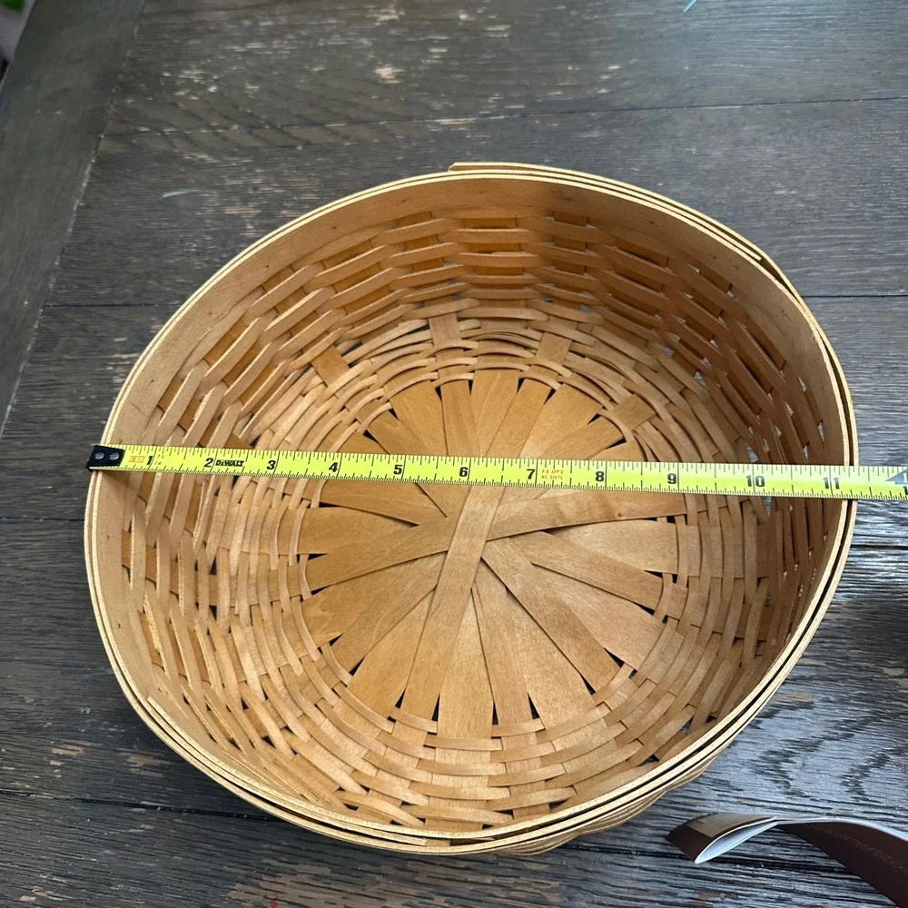 Longaberger Large 11 inch Round Basket With Solid Lid 2008